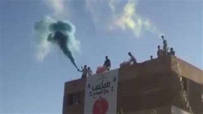 إطلاق الألعاب النارية وإلقاء البالونات على المصلين خلال احتفالات العيد بالشرقية (فيديو)