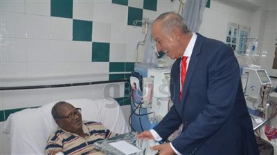 محافظ البحر الأحمر يتفقد المستشفى العام والعسكري بالغردقة (صور)