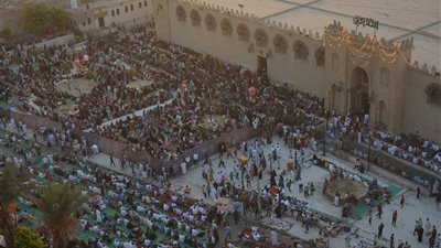 مشاهد مهيبة لصلاة عيد الاضحى من أعلى ساحات مسجد عمرو بن العاص (صور)