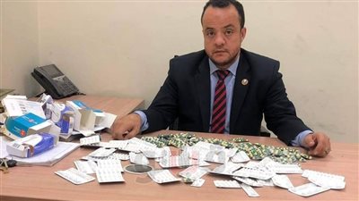 إحباط محاولة تهريب 1222 قرص ترامادول في مطار القاهرة (صور)