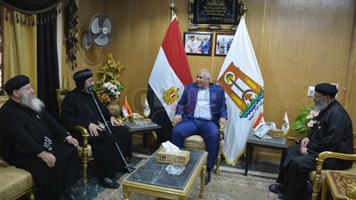 وفد من الكنيسة يهنئ أهالي الوادي الجديد بعيد الأضحى المبارك