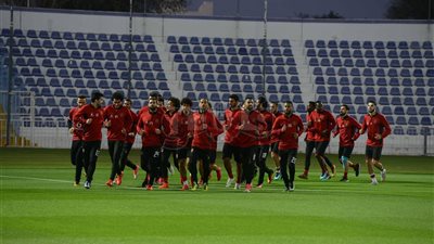 تدريبات إضافية لثنائي الأهلي عقب انتهاء المران في التتش