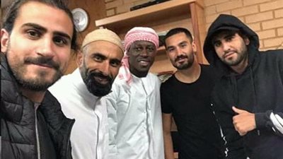 ثلاثي مان سيتي يؤدي صلاة عيد الأضحى في مدينة مانشستر