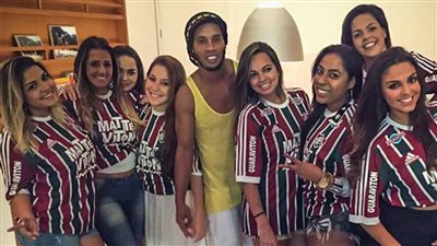 لعيبة البرازيل بعد الـ30 «خمور ونساء ومجلات إباحية».. رونالدينهو يثير التساؤلات بسبب العلاقات النسائية.. «صحيفة بورنو» تفضح الظاهرة البرازيلية رونالدو..وأدريانو رجل عصابات في بلاده