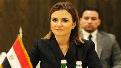 الاقتصاد المصري يتعافى..جذب استثمارات أجنبية بـ12 مليار دولار.. تحرير سعر الصرف ساهم في عودة الانتعاش للأسواق..المشروعات القومية الكبرى ساعدت على زيادة فرص العمل