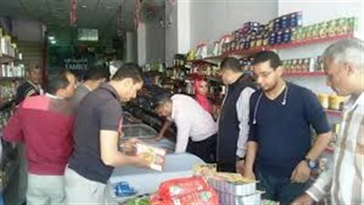 ضبط 26 مخالفة تموينية بأسواق دمياط في أول أيام العيد