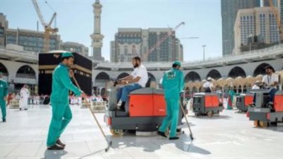 تخصيص 4 آلاف فرد و400 آلة حديثة لتنظيف المسجد الحرام وساحاته