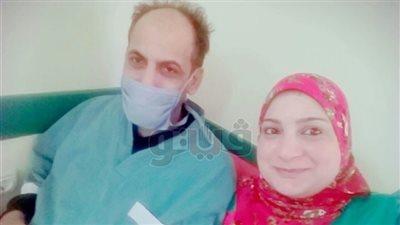 قصص إنسانية في الاحتفال بـ«عيد الحب».. سيدة تتبرع لشريك حياتها بالكبد.. بوسي شلبي تقضي يوم العشاق مع زوجها في قبره.. شاب يهدي والدته ورود الفالنتين في الشارع.. وطريقة اللافتات تصل الصعيد