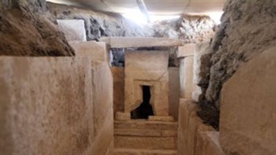 لغز مقبرة «حتبت» يحير الآثار.. كتاب بورتر موس يؤكد اكتشافها عام 1909.. «العناني»: اكتشاف الهرم ليس وهميًا.. والوزارة تحاول إثبات ملكية مصر للقطع المعروضة في متحف برلين لاستردادها