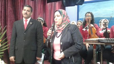 وكيل «تعليم الإسكندرية» تفتتح مسرحا بمدرسة أبى الدرداء الابتدائية