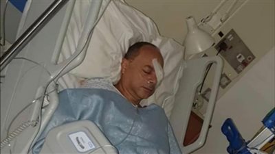 تامر مرسي يجري عملية جراحية في عينه بلندن (صورة)