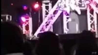 لحظة انهيار مسرح خلال حفل غنائي في الصين (فيديو)