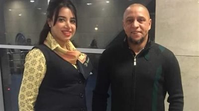 أول صورة لروبرتو كارلوس في مطار القاهرة