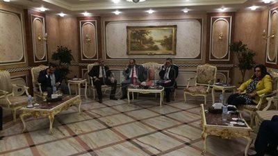 محافظ الجيزة يكرم رئيس الهيئة العامة للنظافة والتجميل السابق (صور)