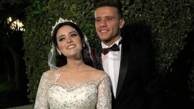 زفاف مع إيقاف التنفيذ.. بيراميدز يحرم مروان من شهر العسل.. التأهيل يعيد مصطفى فتحي للتدريب ثاني يوم زفافه.. زيزو يحصل على أسبوع إجازة.. أحداد في أزمة بسبب الزواج.. وميدو يمنح حارس المقاصة أياما قليلة