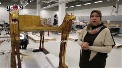 تفاصيل ترميم أسرة توت عنخ أمون قبل عرضها بالمتحف الكبير (فيديو)