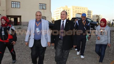 بالصور.. رئيس جامعة طنطا يحث طلابه على الالتزام بالقواعد وروح التنافس