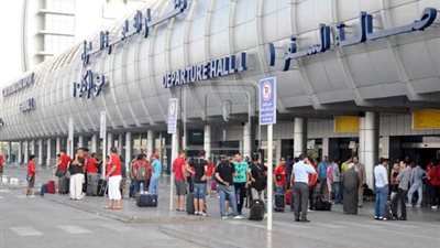 الأعطال الفنية وظروف الطقس تؤخر إقلاع رحلتين بمطار القاهرة