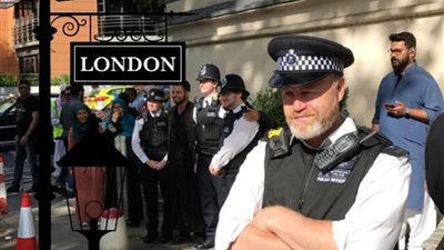 مسلمو بريطانيا يؤدون صلاة عيد الأضحى 6 مرات وسط حراسة مشددة