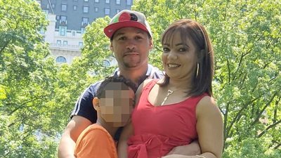 لحظة قتل رجل غيور زوجته داخل صالون تجميل (فيديو)