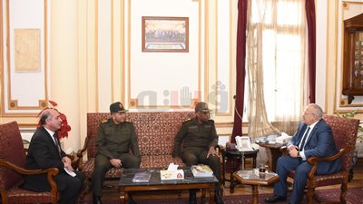 الخشت يلتقي قائد قوات الدفاع الشعبي والعسكري (صور)