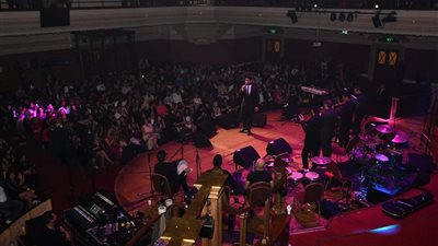 بحضور ١٦٠٠ شخص.. الحلاني والتركي يشعلان حفل العيد في لندن