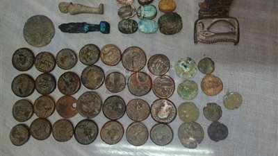 ضبط عامل بحوزته 100 قطعة أثرية بالمنيا
