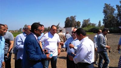 10 صور ترصد التصدي لمواطن شرع في تبوير أرض زراعية بالشرقية