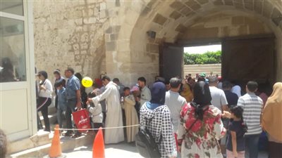 ارتفاع أعداد زوار قلعة قايتباي بالإسكندرية في ثالث أيام العيد 