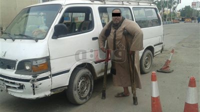 ضبط سائق ميكروباص يقود بـ «ساق واحدة» بطريق إسكندرية الصحراوي