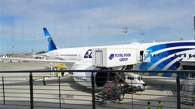 طائرة الأحلام الجديدة لمصر للطيران تصل مطار القاهرة.. غدا (صور)