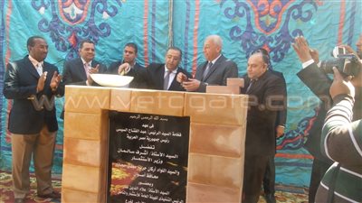 بالفيديو والصور.. وزير الاستثمار يضع حجر أساس فرع الهيئة بأسوان