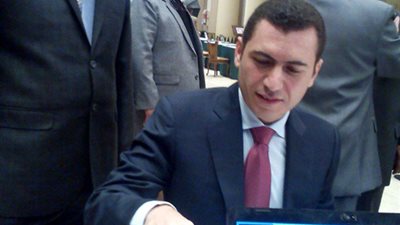 السلاب يدعو رجال الأعمال والمجتمع المدني لمواجهة بقايا فيروس سي