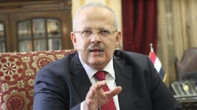 رئيس جامعة القاهرة يخرج عن صمته.. الخشت: هناك الكثير من أعضاء الإخوان داخل الجامعة لا يمارسون العنف.. إحالة مئات الموظفين لتحقيقات سرية.. والعمل الحزبي والطائفي ممنوع