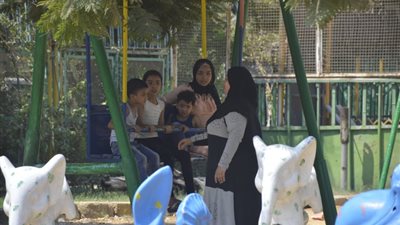 إقبال العائلات على حديقة الفسطاط في رابع أيام عيد الأضحى (فيديو وصور)