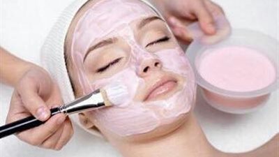 ماسك الفراولة الحل الطبيعي لحماية البشرة الدهنية