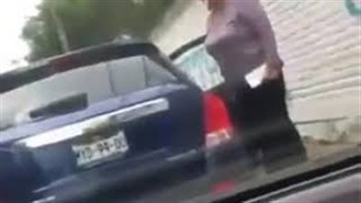 رد فعل امرأة صدم رجل سيارتها (فيديو)