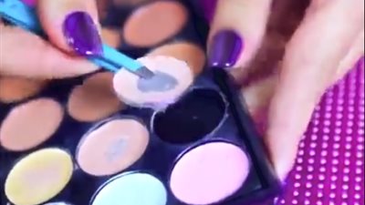 10 خدع تساعد في حل مشكلات البشرة والجمال لدى النساء (فيديو)