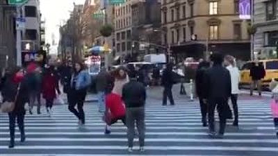 نهاية مروعة لفتاة حاولت تحدى شاب وسط الشارع (فيديو)