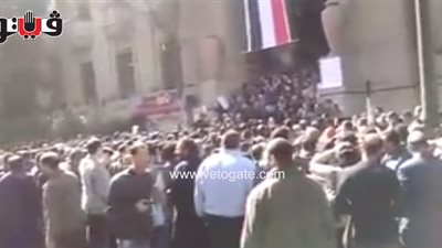 بالفيديو.. آلاف الأطباء يهتفون ضد «الداخلية» أمام دار الحكمة