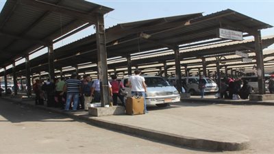 نقل سيارات سرفيس موقف «العاشر» لموقف «السلام»