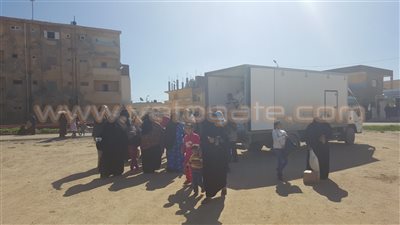 قافلة الخير توزع 1000 كرتونة غذائية وتوقع الكشف على 900 مريض