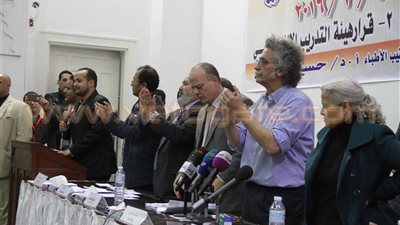 «4 قرارات لعمومية الأطباء».. إحالة وزير الصحة إلى لجنة التأديب.. رفض التدريب الإلزامي.. الامتناع عن تقديم الخدمات الطبية بأجر.. تشديد قوانين الحماية.. النقيب يرفض الإضراب لعدم الإضرار بالمرض