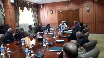 محافظ بورسعيد يأمر بإصلاح السيارات المعطلة داخل جراجات الأحياء