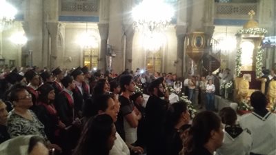 بدء صلاة العشية بالكنيسة المرقسية في الإسكندرية (صور)