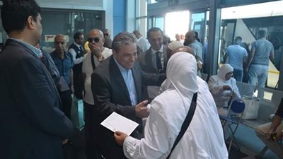 مطار القاهرة يستقبل أول أفواج الحج السريع (صور)