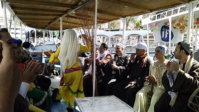«قصور الثقافة» تنظم «ديفيليه مائيا» في نهر النيل بأسوان (فيديو)