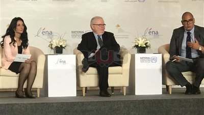 مدير المدرسة الوطنية الفرنسية يشيد بما يقدمه السيسي للشباب (صور)