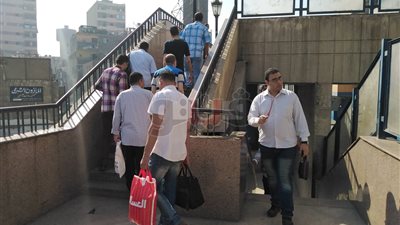بعد إجازة العيد.. 34 صورة ترصد عودة المصريين للعمل