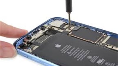 آبل توضح سبب منعها إصلاح بطاريات آيفون عبر جهات خارجية